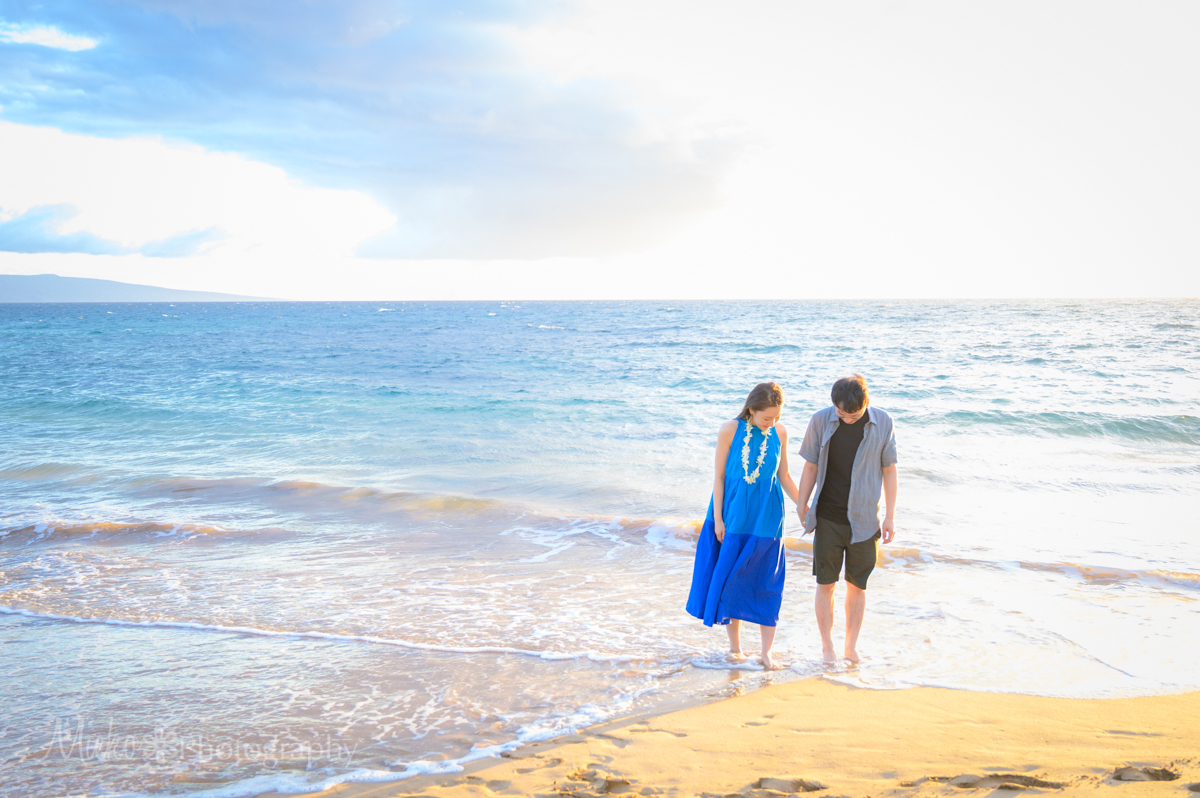 Engagement Portrait Session at Ulua Beach, Wailea, Maui.  Photography by Mieko Horikoshi