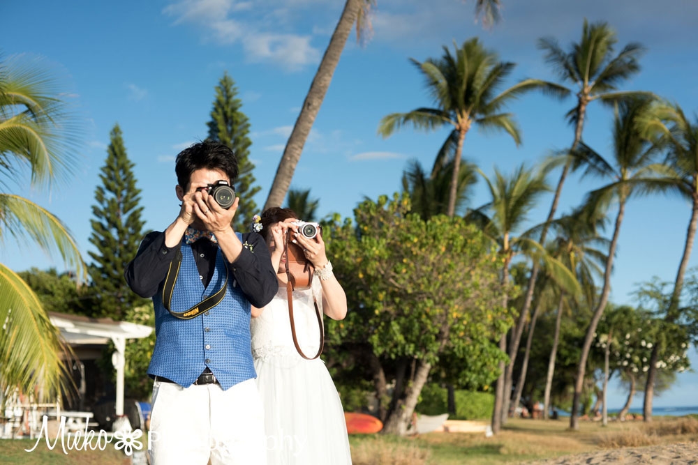 Wedding Portrait Session at Lahaina Baby Beach.  Sunset portrait session at the beach.  Photography by Mieko Horikoshi.  ラハイナベイビービーチにてウェディングの後撮り。　撮影は日本人フォトグラファー、堀越美恵子。